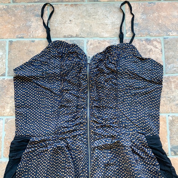 Spaghetti strap pocket dress with front zipper - Picture 2 of 8